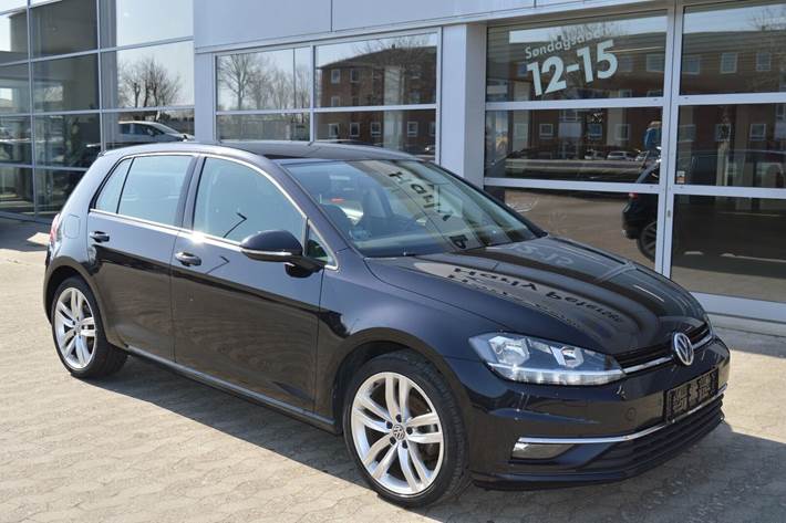 Grå VW Golf VII fra 2018