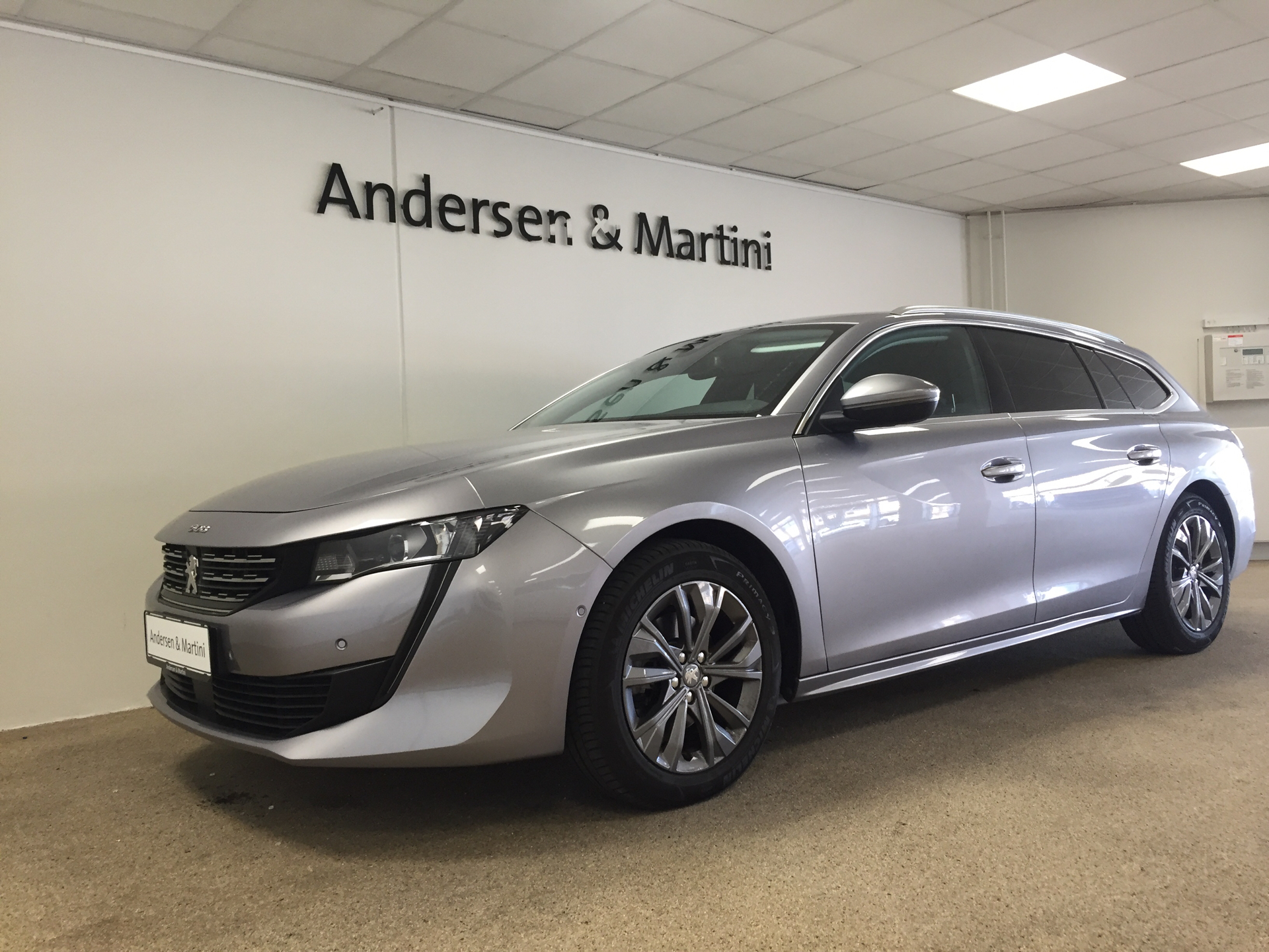 Grå Peugeot 508 fra 2020