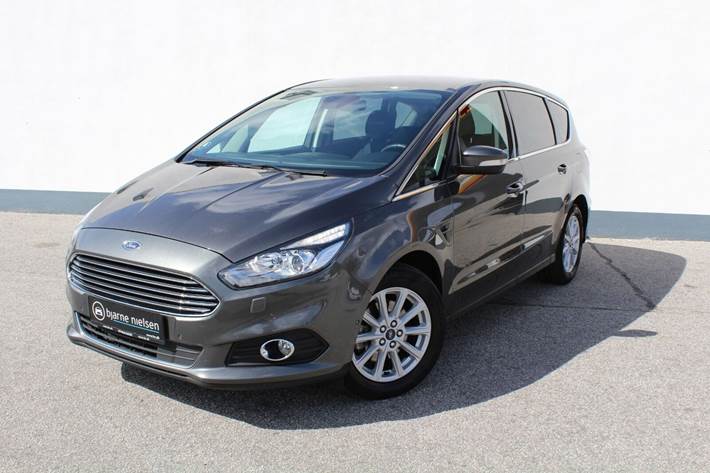 Grå Ford S-MAX fra 2018