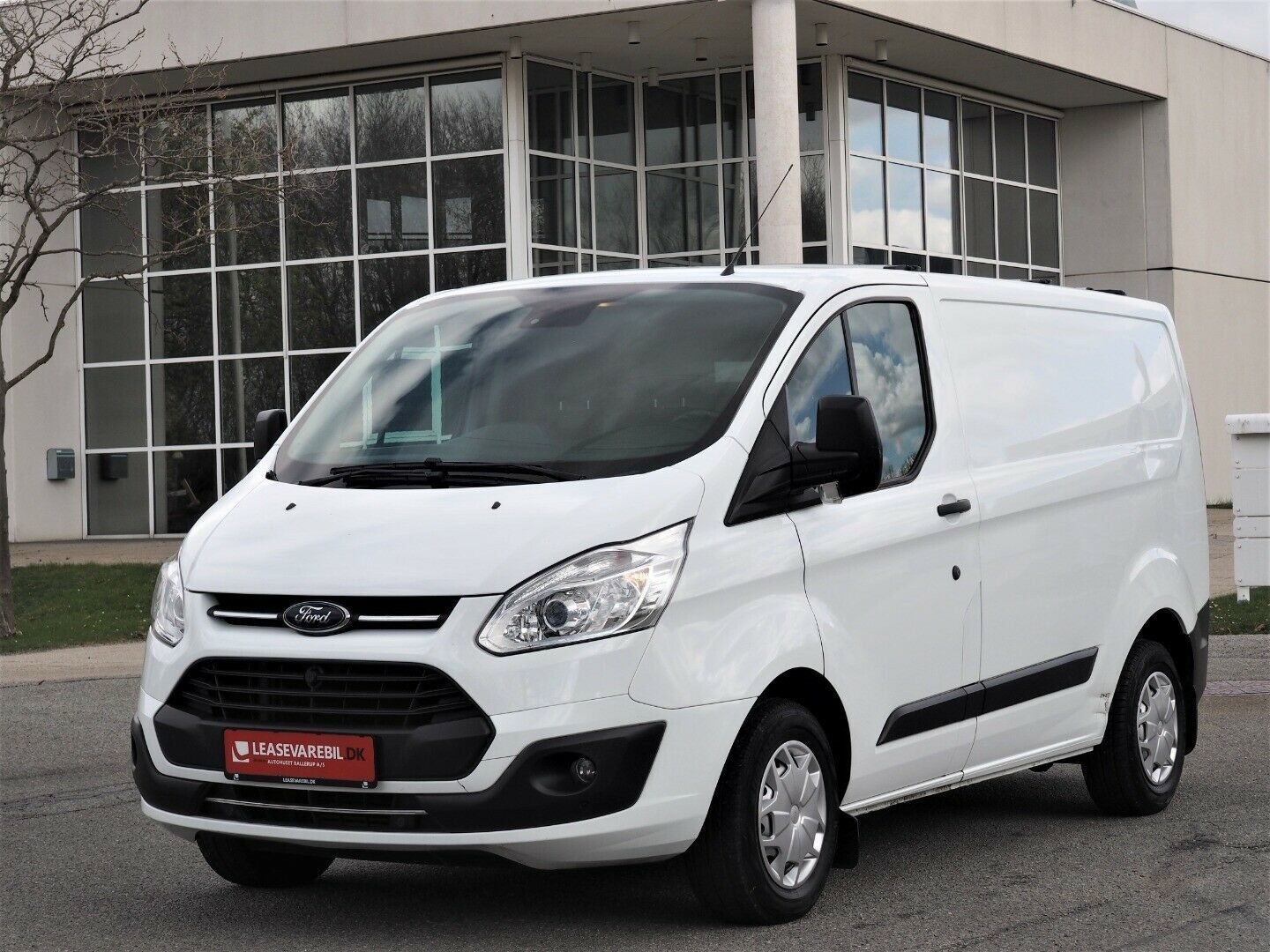 Hvid Ford Transit Custom 270S fra 2017