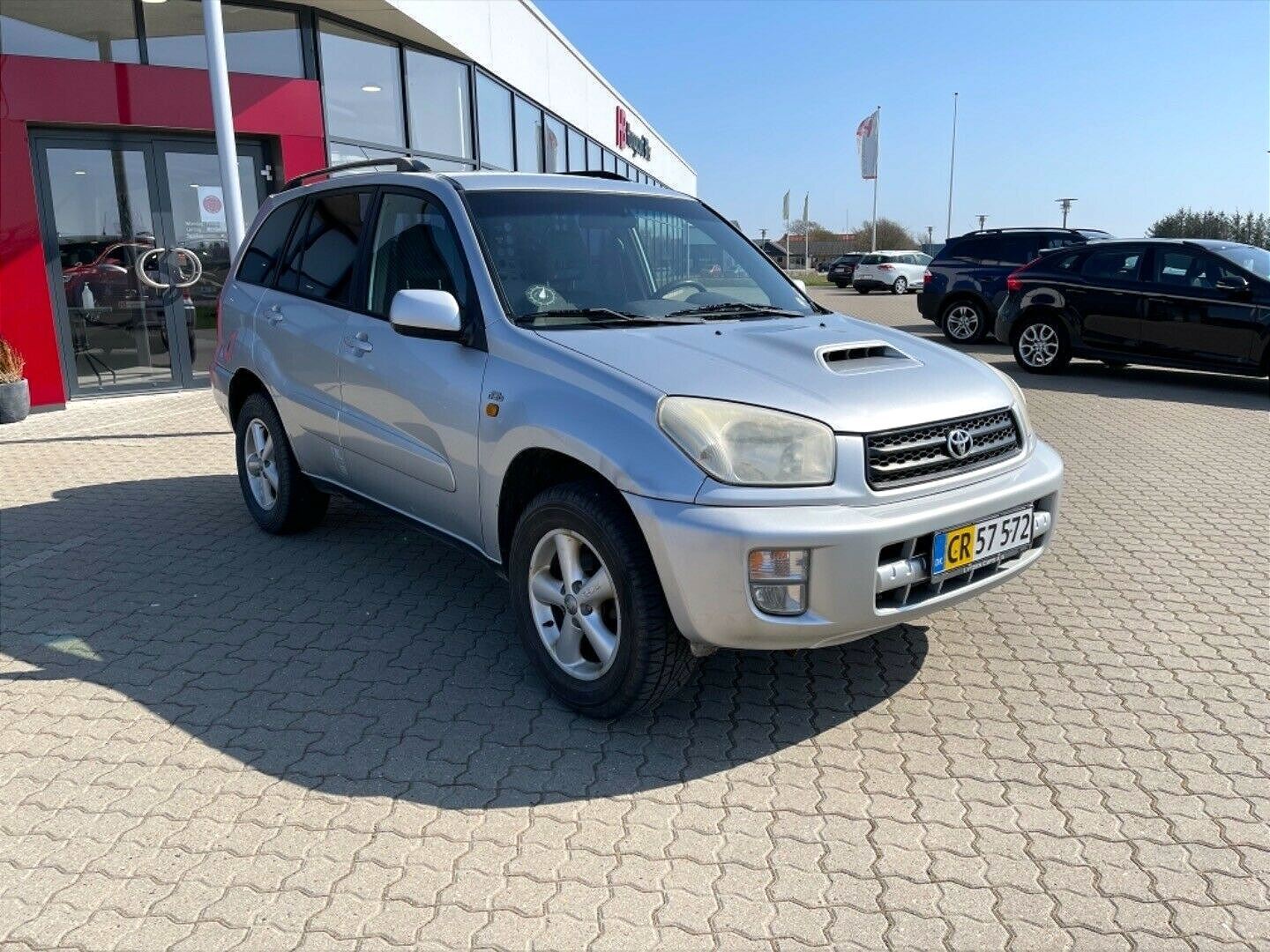 Sølv Toyota RAV4 fra 2002