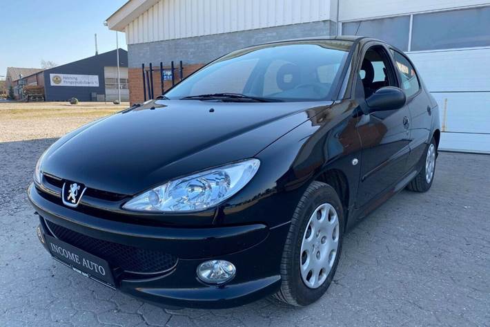 Grå Peugeot 206 fra 2008