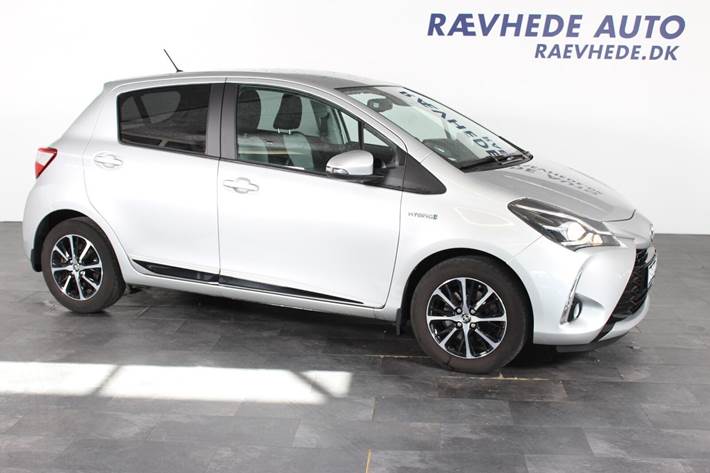 Grå Toyota Yaris fra 2018