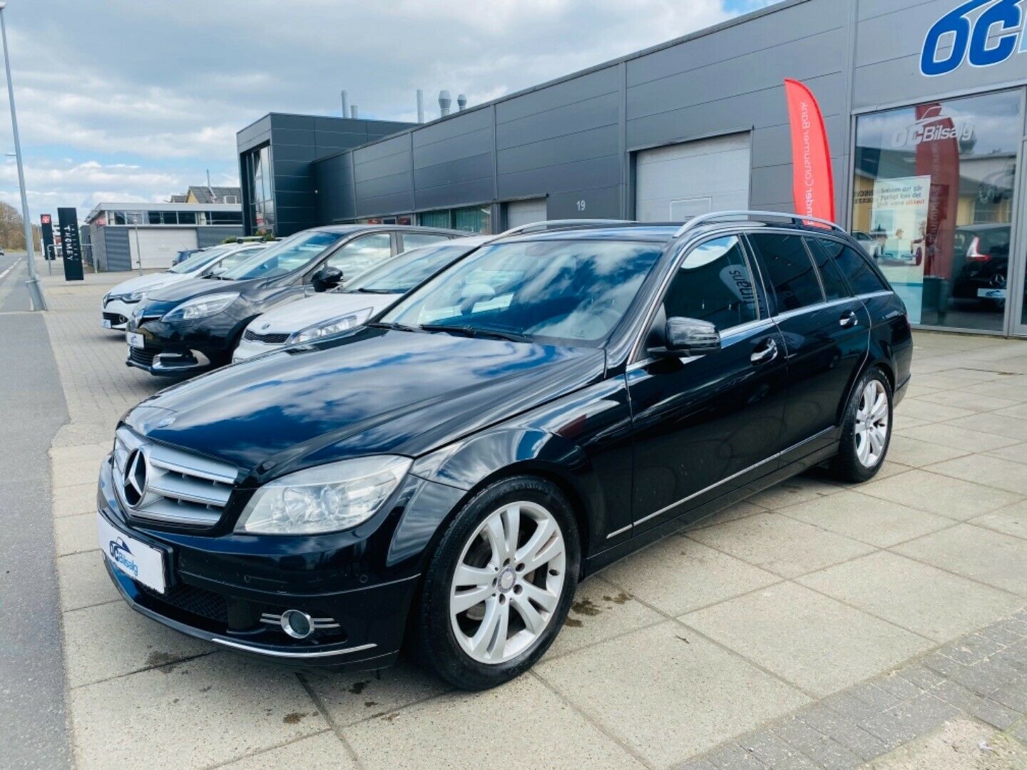 Sort Mercedes C200 fra 2009
