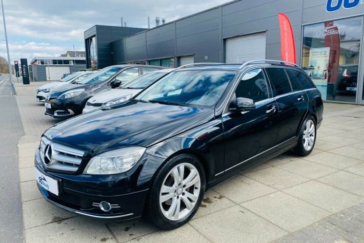 Sort Mercedes C200 fra 2009