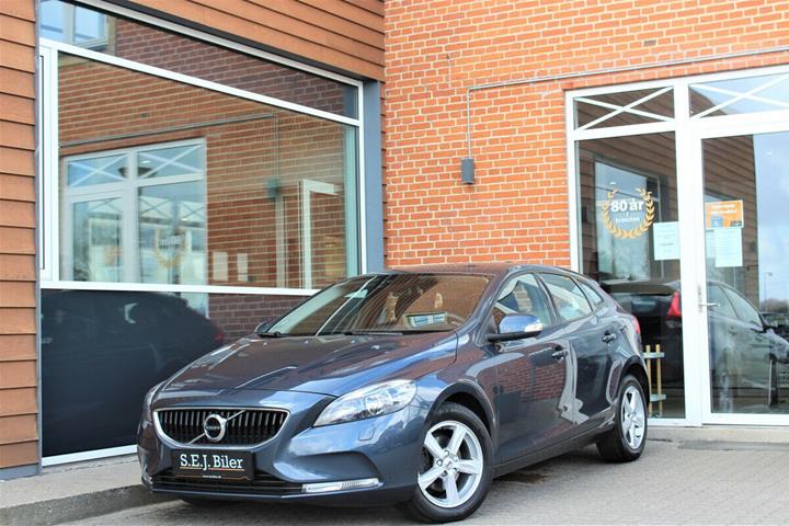 Blå Volvo V40 fra 2018