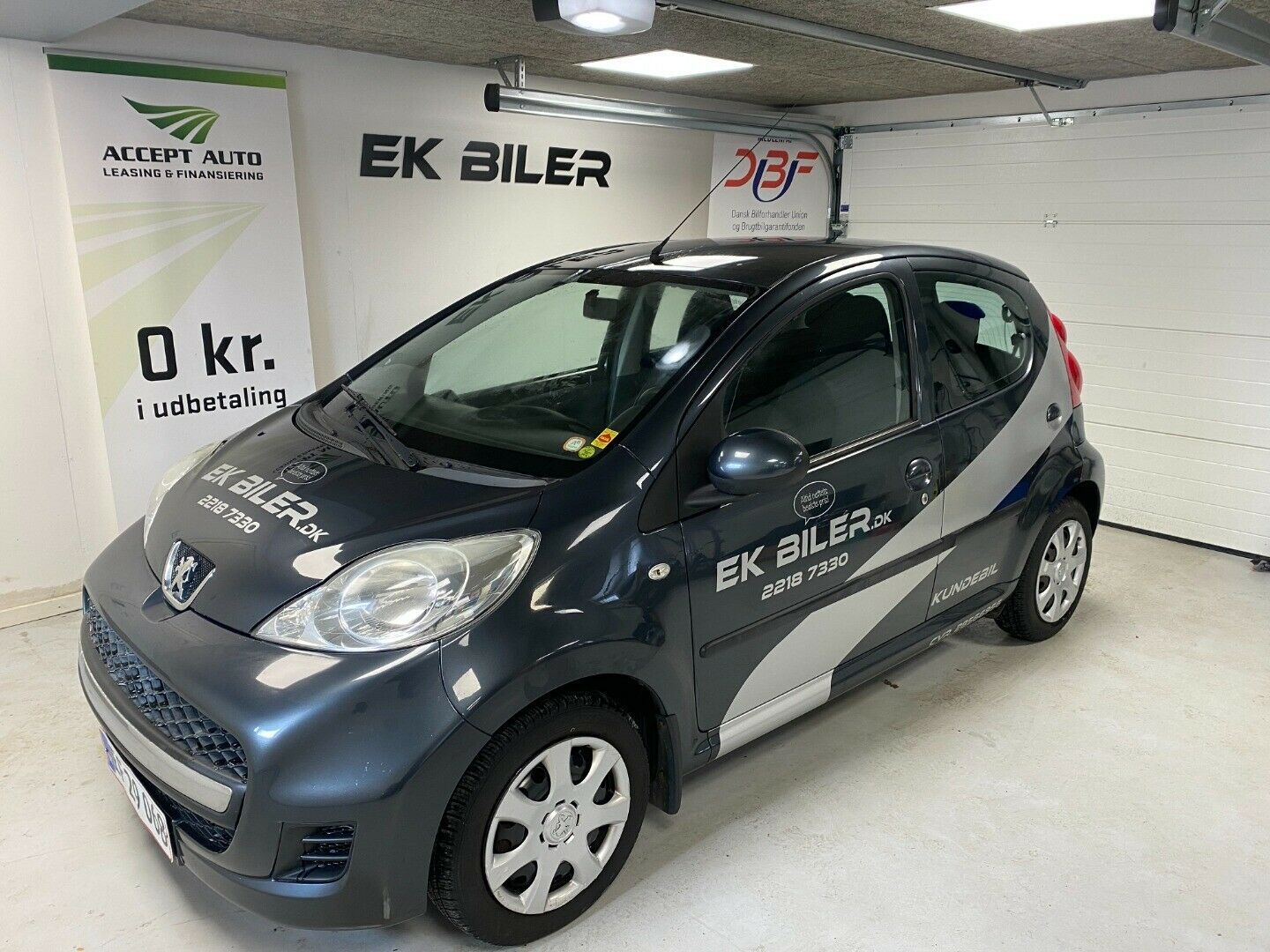 Grå Peugeot 107 fra 2010