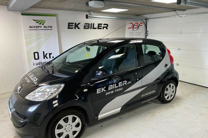 Grå Peugeot 107 fra 2009