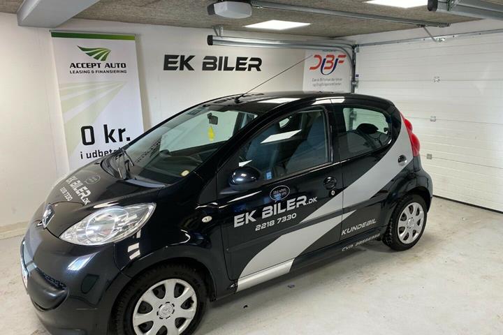 Grå Peugeot 107 fra 2009