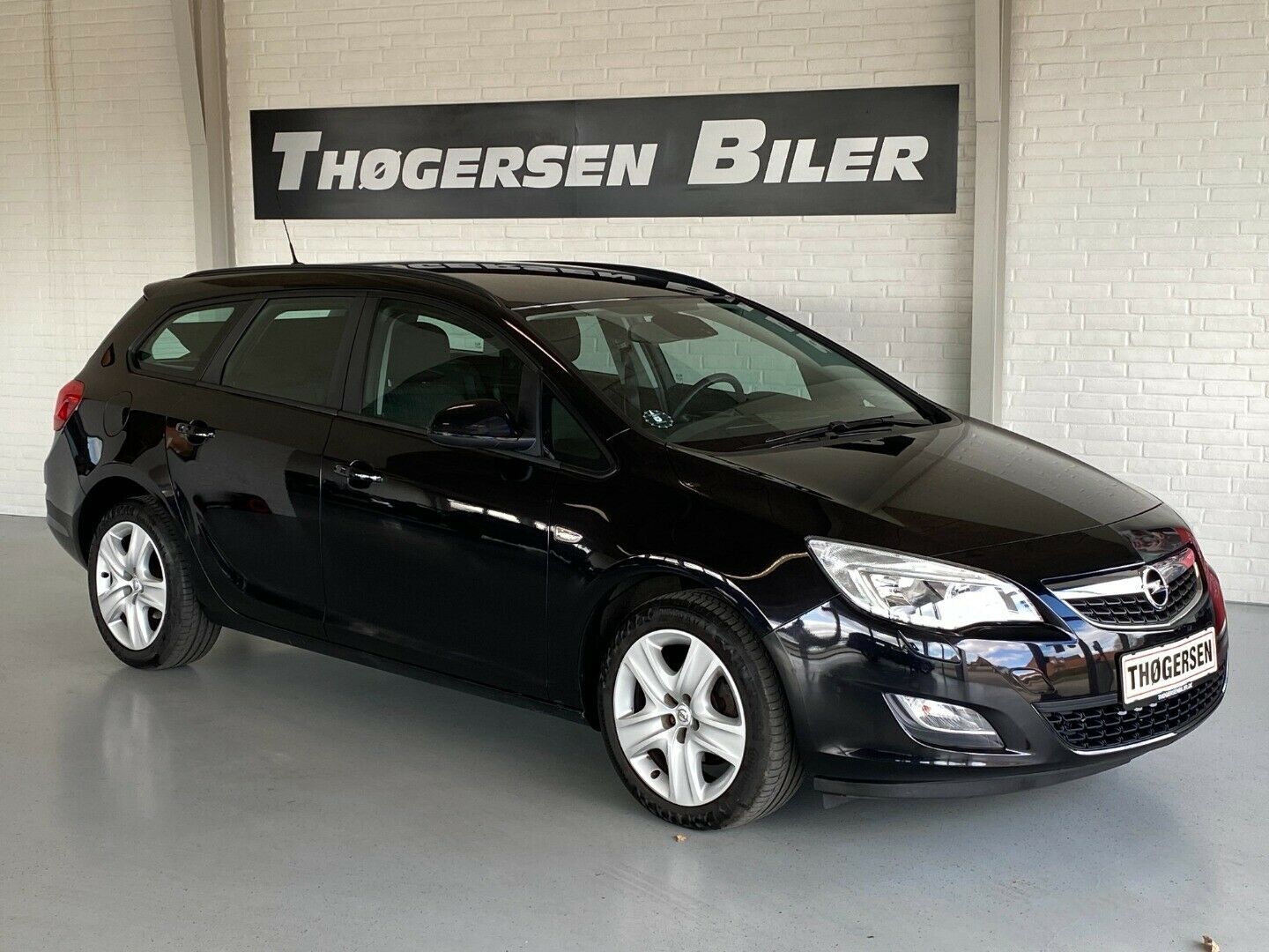 Grå Opel Astra fra 2011