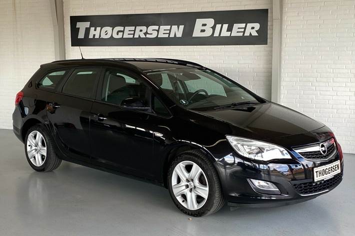 Grå Opel Astra fra 2011