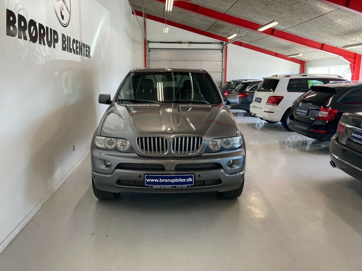 Gul BMW X5 fra 2005