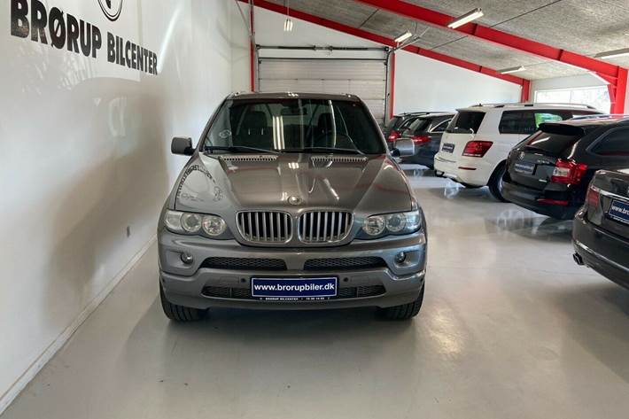 Gul BMW X5 fra 2005