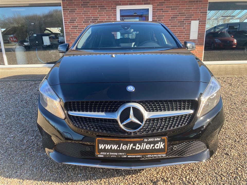 Sort Mercedes A180 d fra 2016