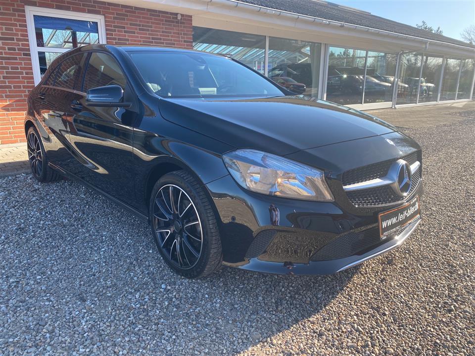 Sort Mercedes A180 d fra 2016