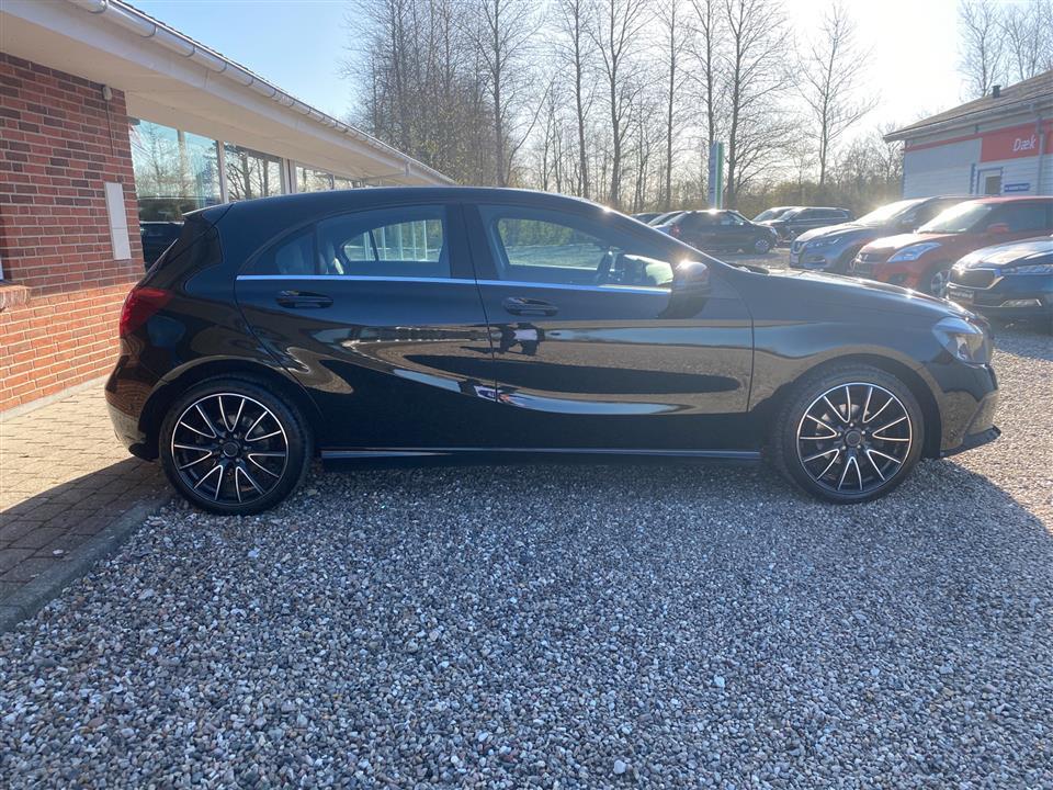 Sort Mercedes A180 d fra 2016