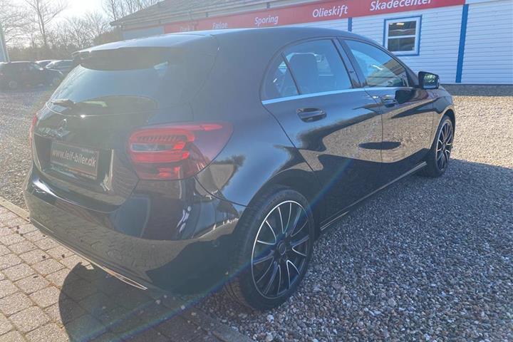 Sort Mercedes A180 d fra 2016