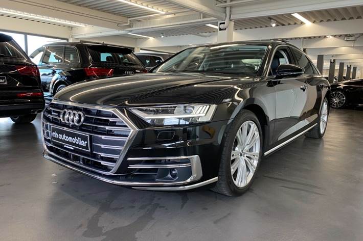 Grå Audi A8 fra 2018