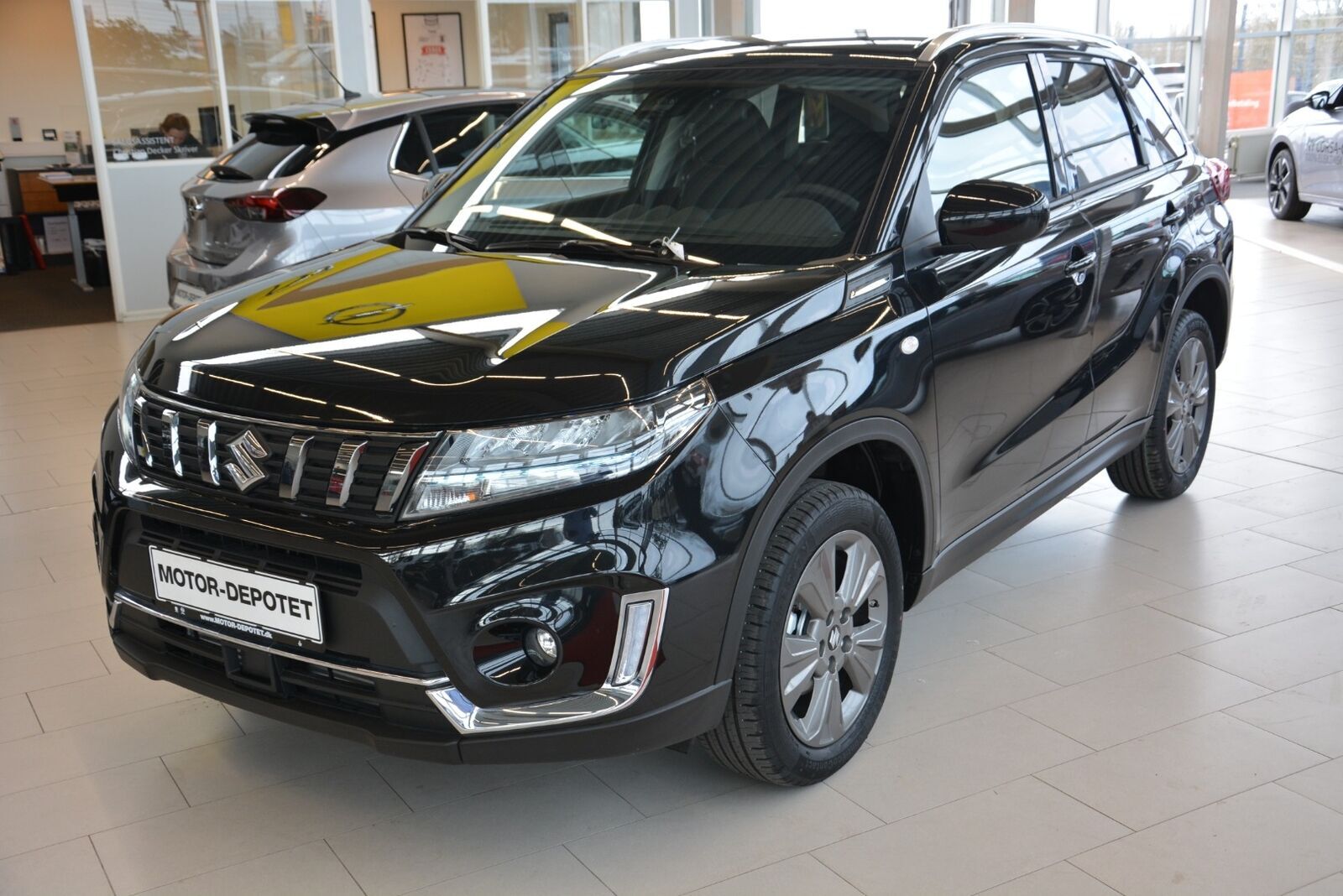 Grå Suzuki Vitara fra 2021