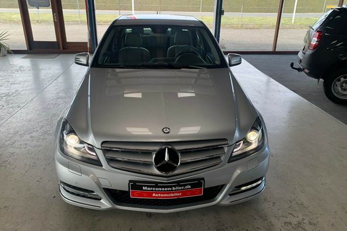Grå Mercedes C200 fra 2012