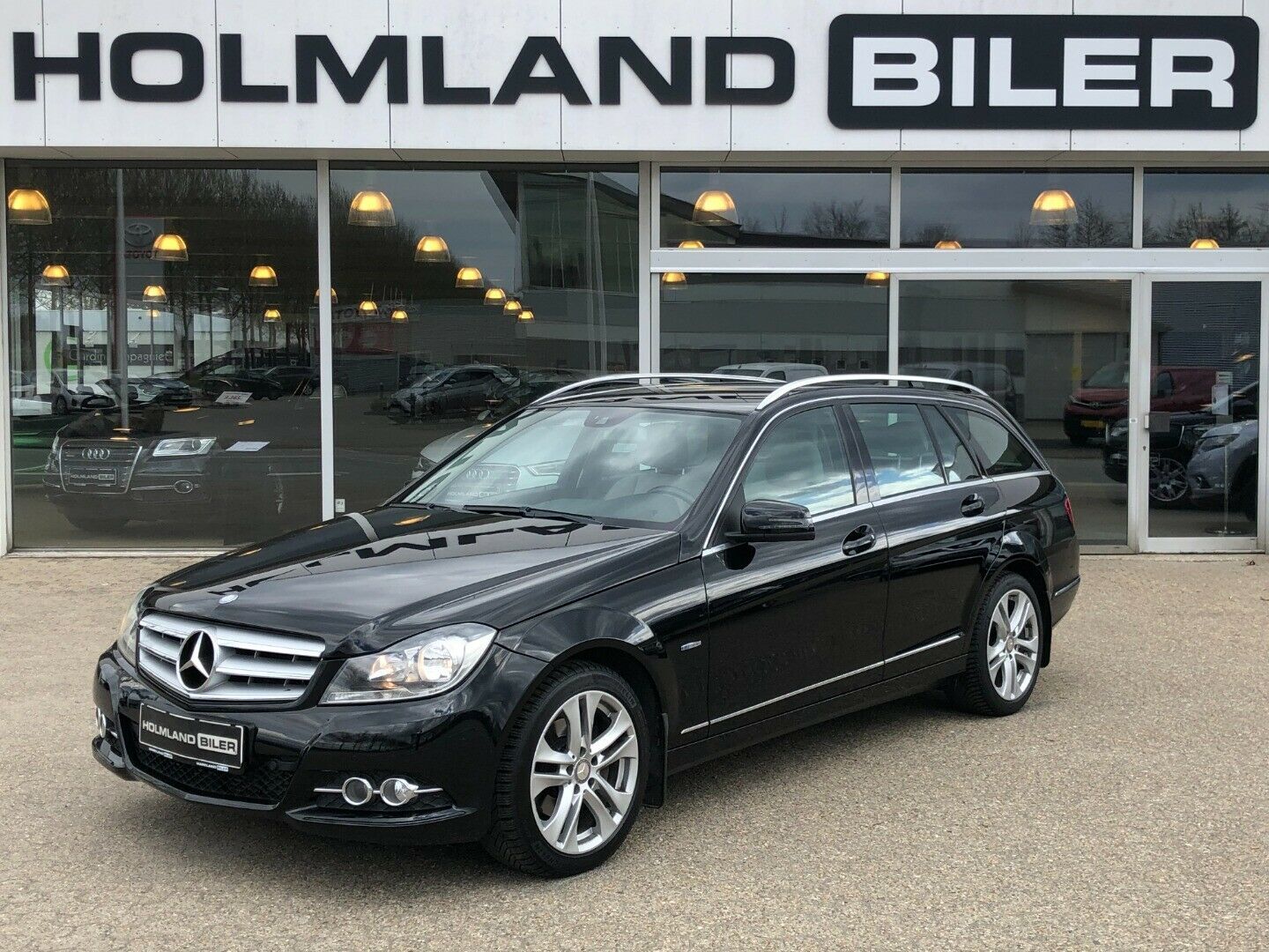 Grå Mercedes C220 fra 2012