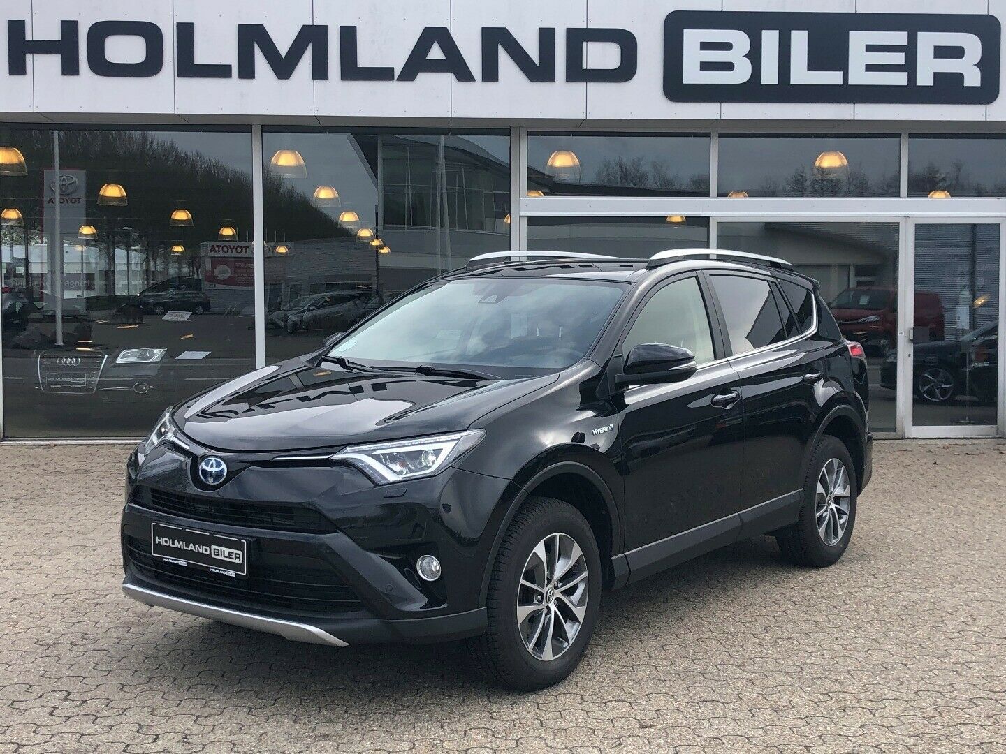 Grå Toyota RAV4 fra 2016