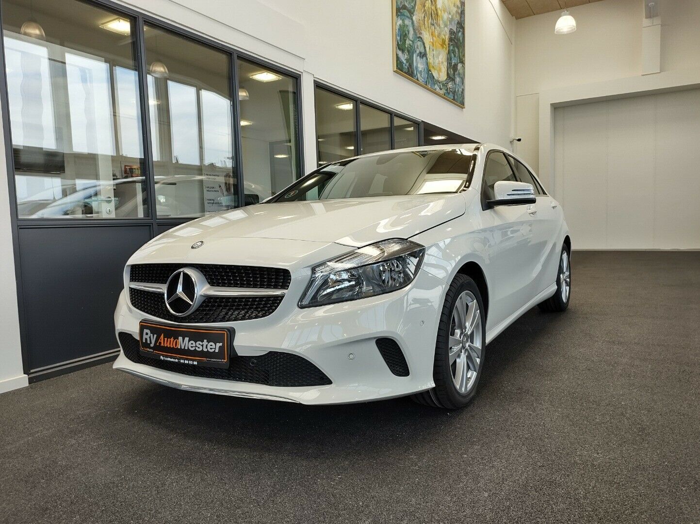 Hvid Mercedes A180 d fra 2016