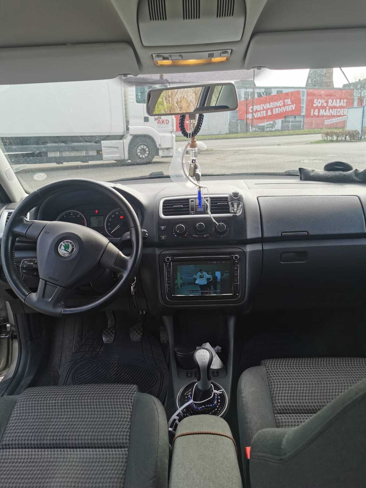 Grå Skoda Roomster fra 2007