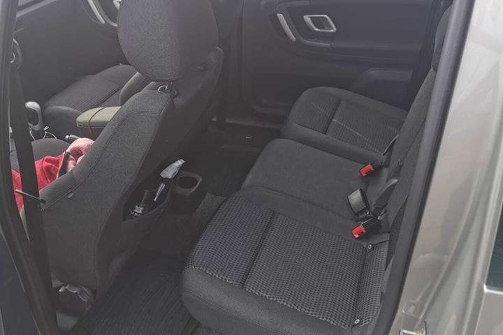 Grå Skoda Roomster fra 2007
