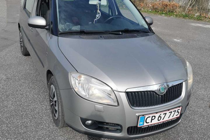 Grå Skoda Roomster fra 2007