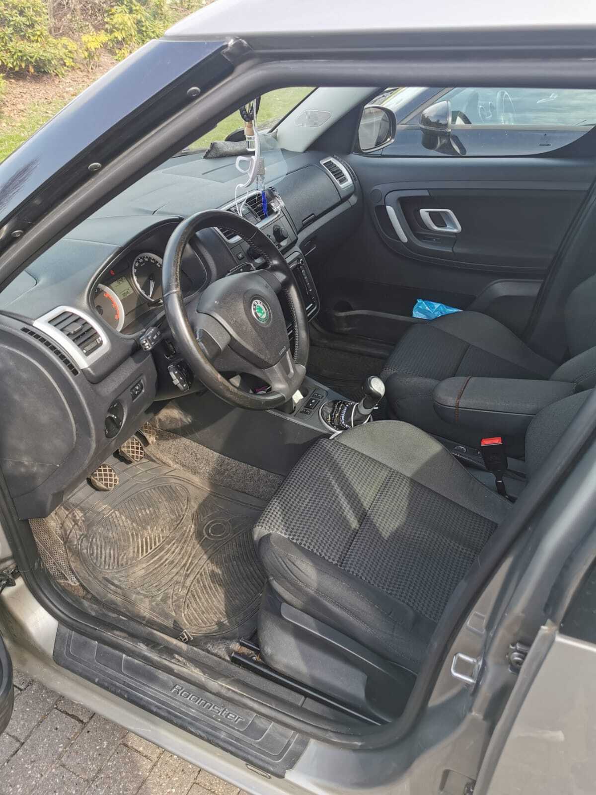 Grå Skoda Roomster fra 2007