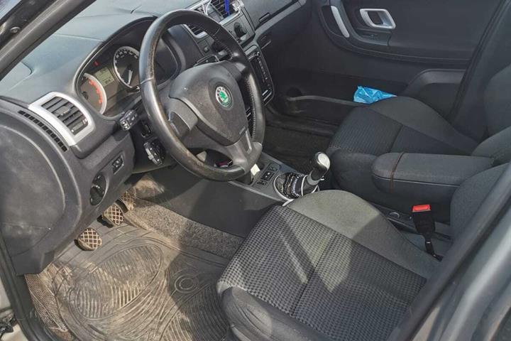 Grå Skoda Roomster fra 2007