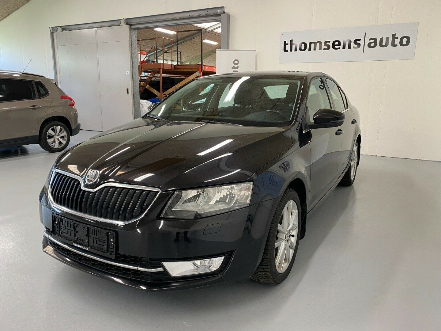 Grå Skoda Octavia fra 2014