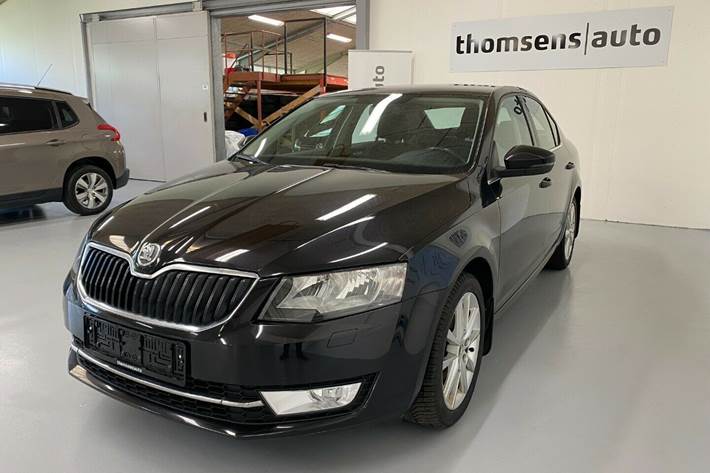 Grå Skoda Octavia fra 2014