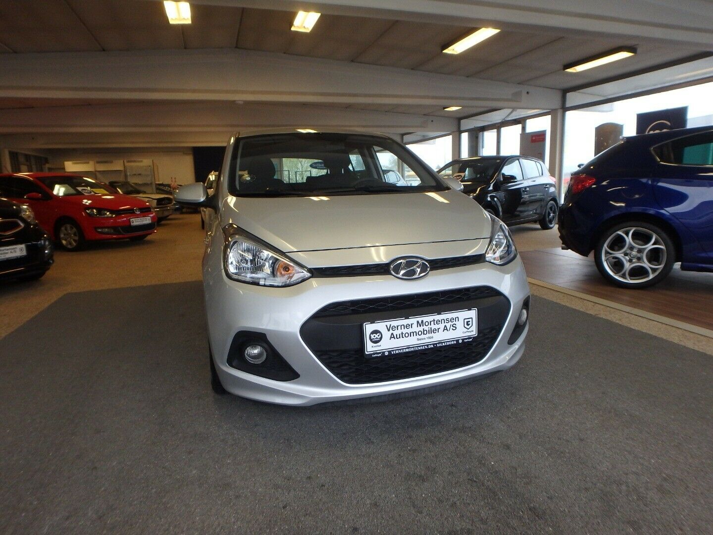Grå Hyundai i10 fra 2016