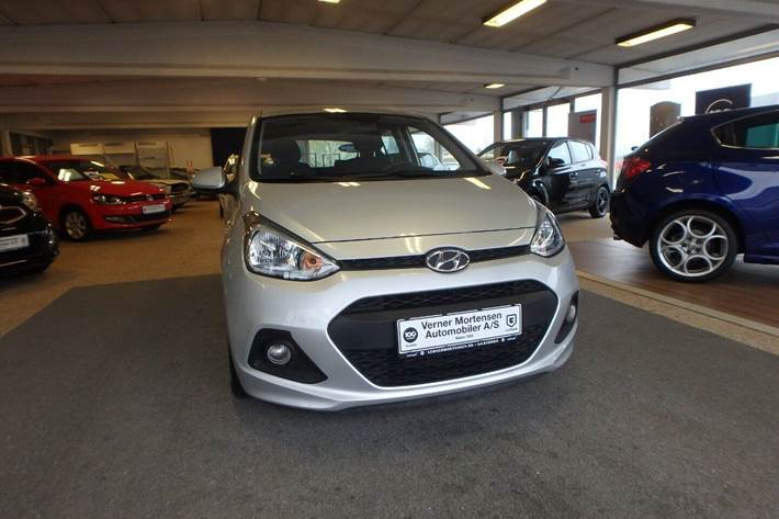 Grå Hyundai i10 fra 2016