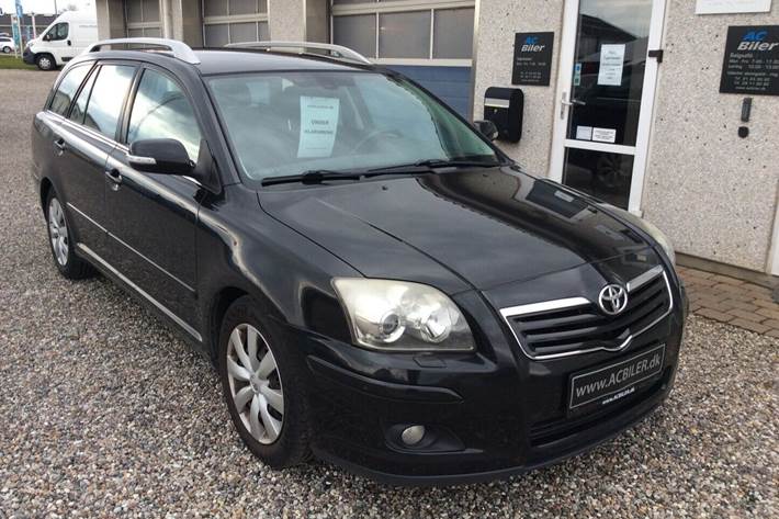 Grå Toyota Avensis fra 2006
