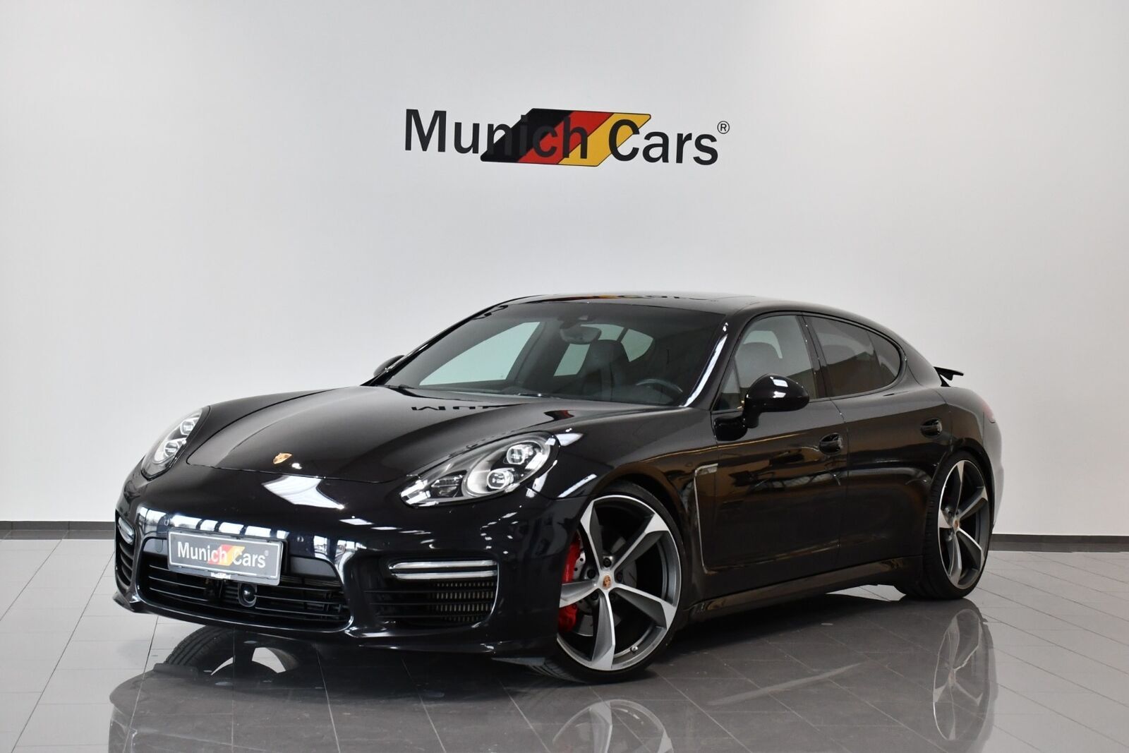 Grå Porsche Panamera Turbo fra 2013