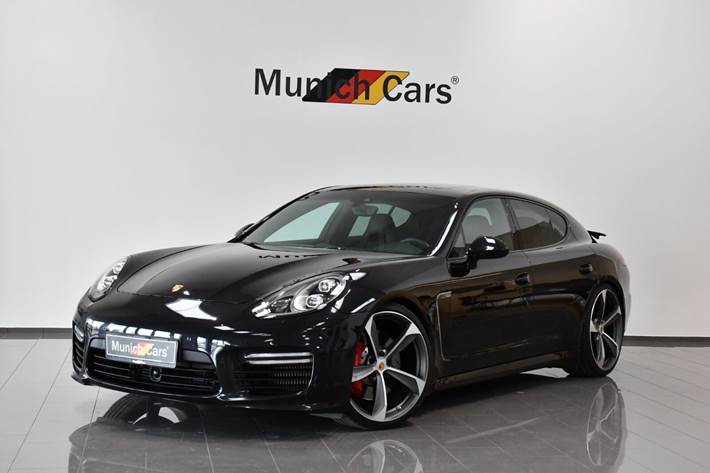 Grå Porsche Panamera Turbo fra 2013