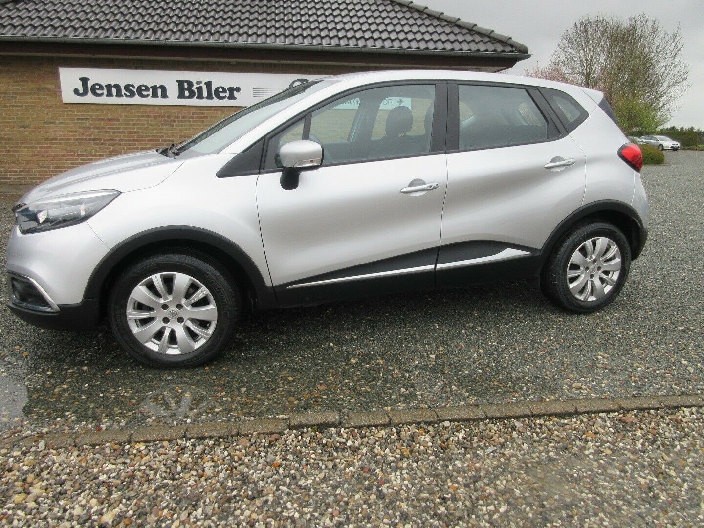 Grå Renault Captur fra 2014