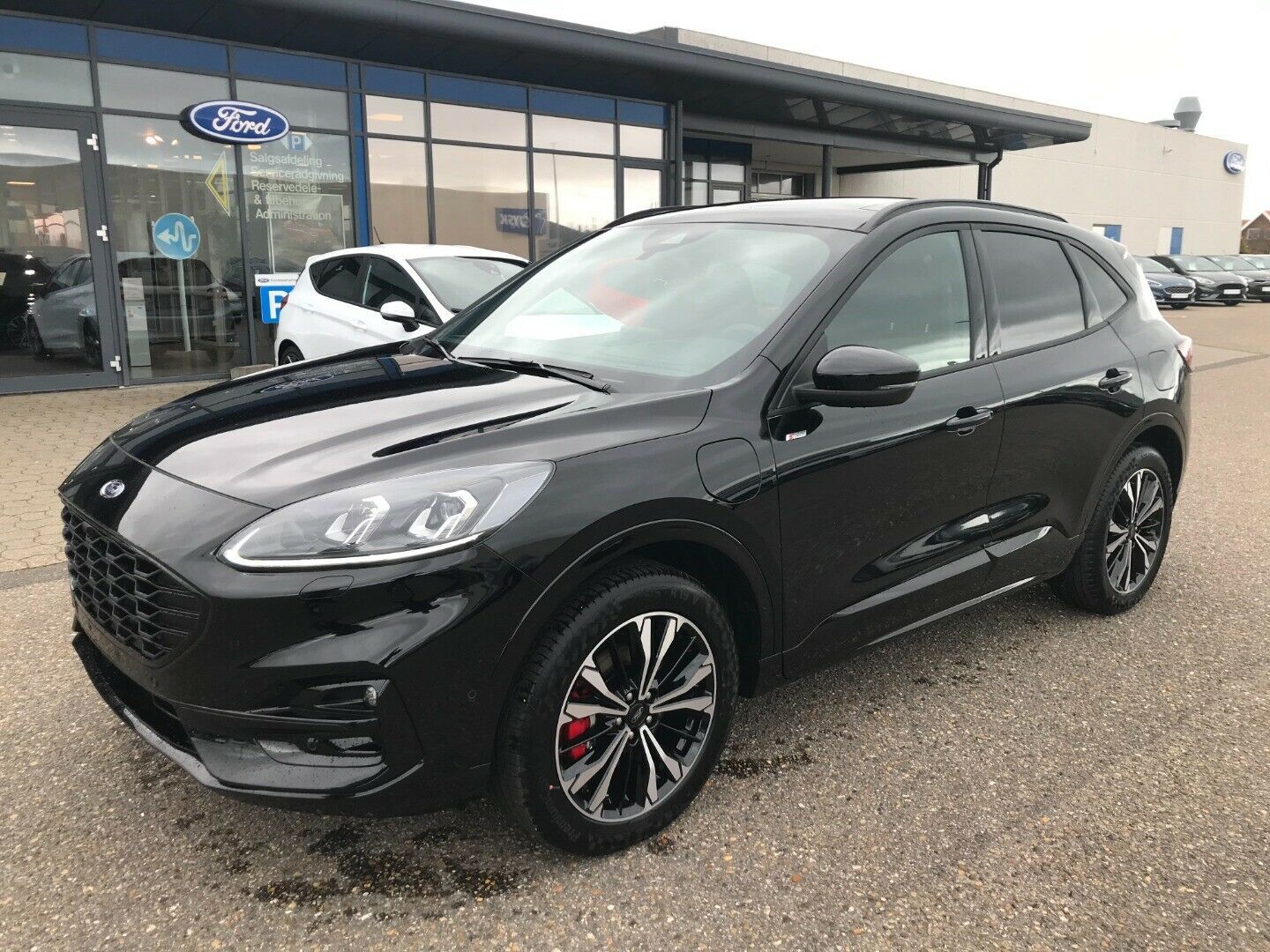 Grå Ford Kuga fra 2021