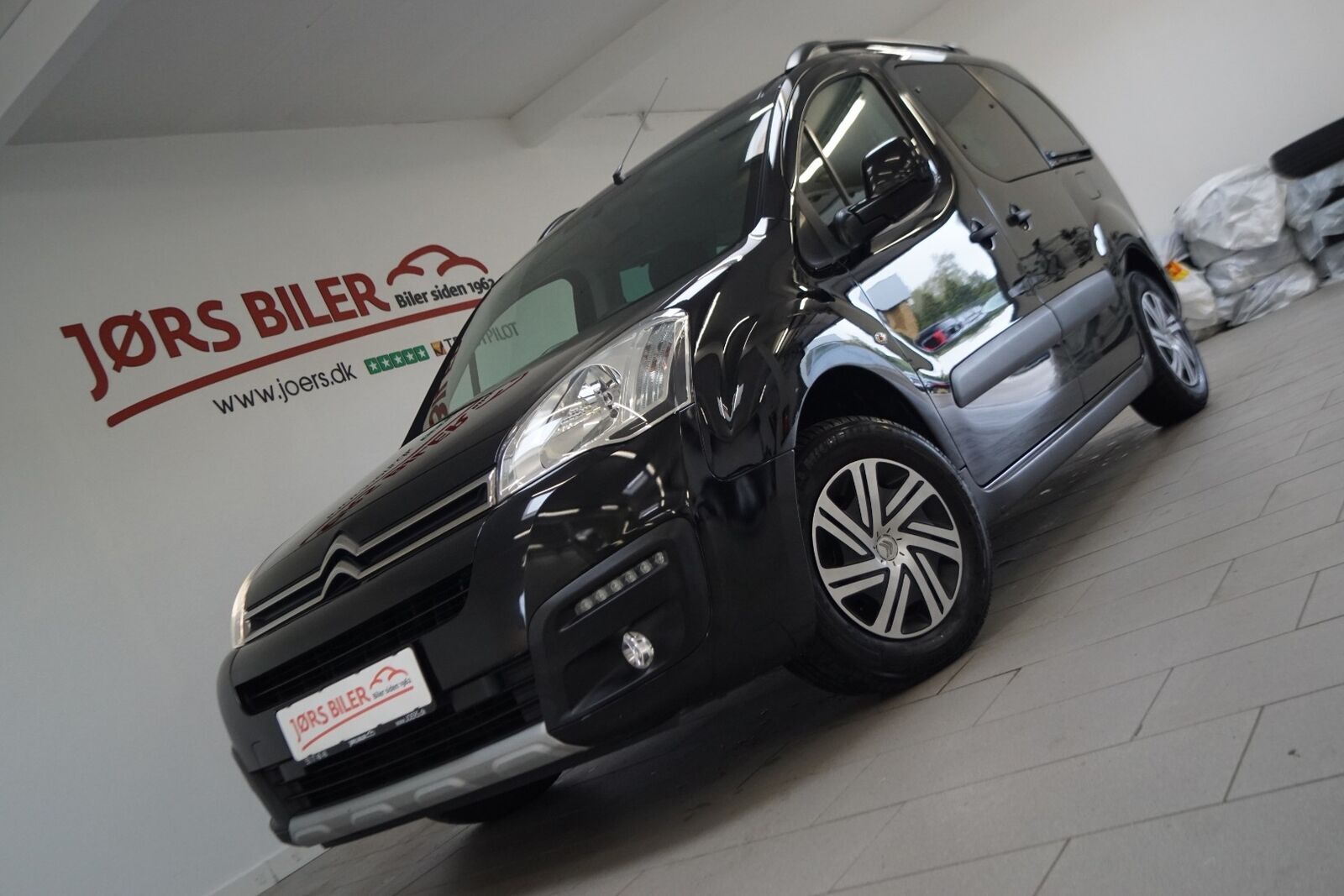 Grå Citroën Berlingo fra 2016