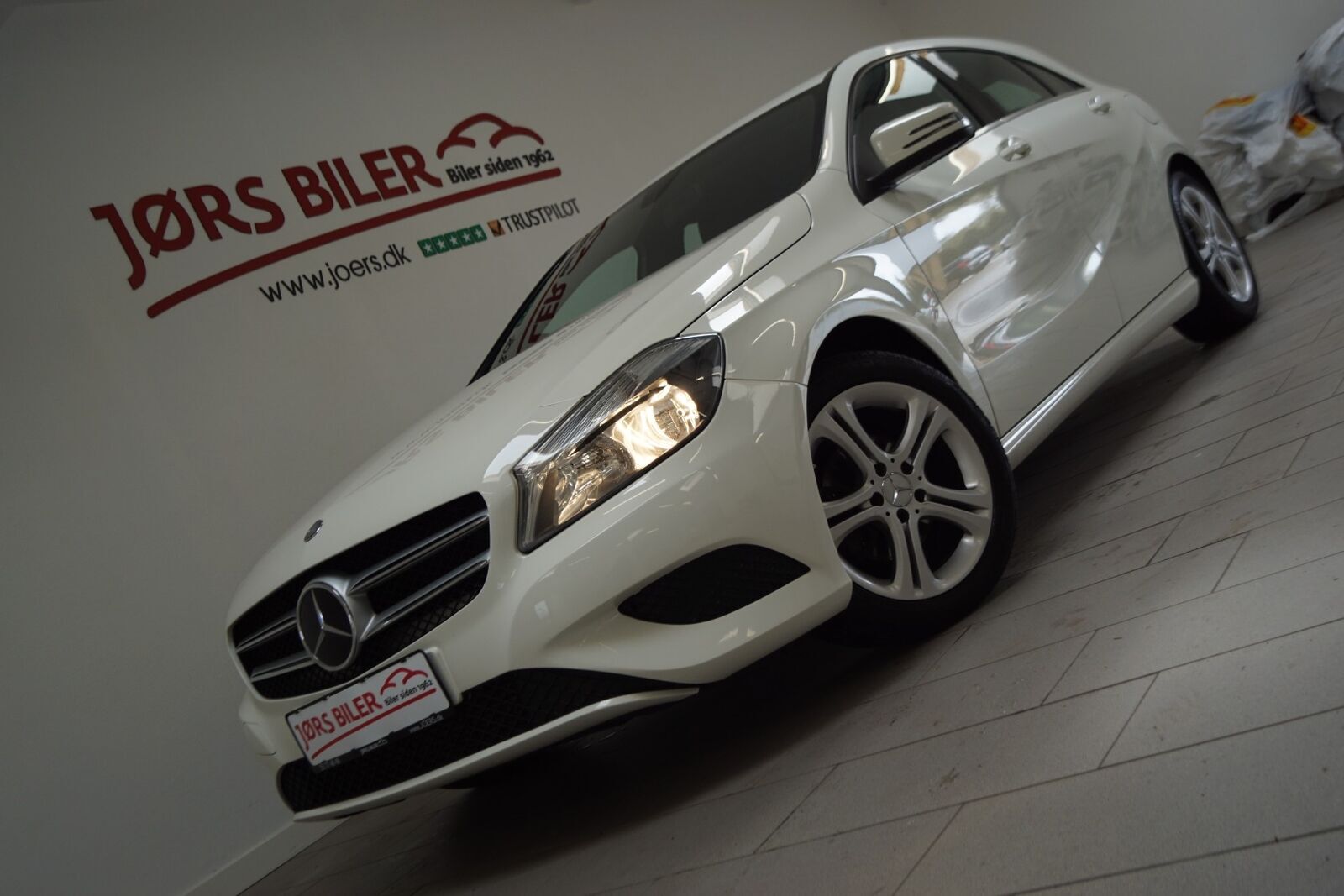 Hvid Mercedes A180 fra 2014
