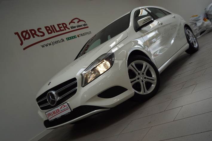 Hvid Mercedes A180 fra 2014