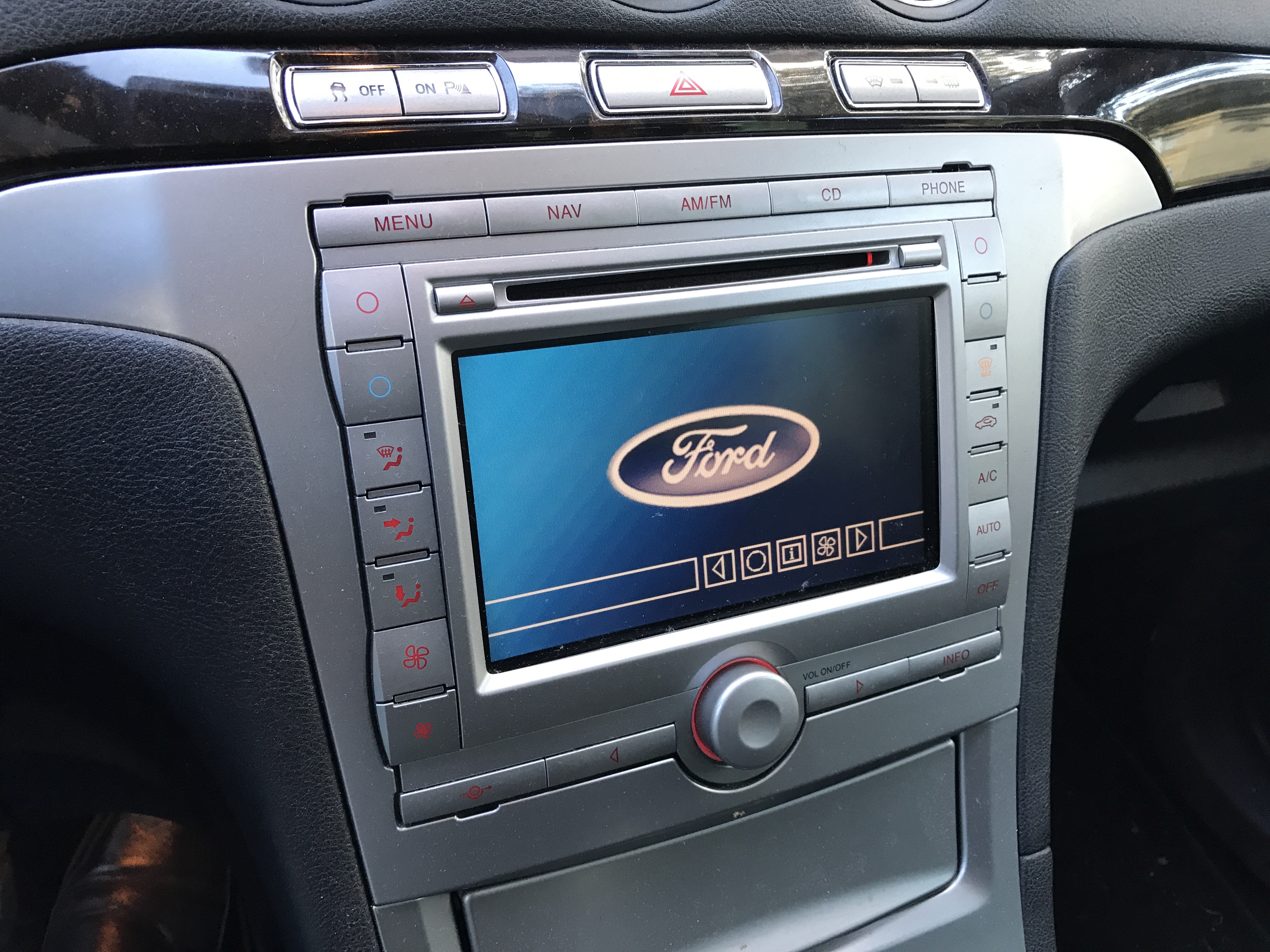 Grå Ford Galaxy fra 2007