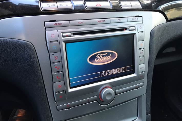 Grå Ford Galaxy fra 2007