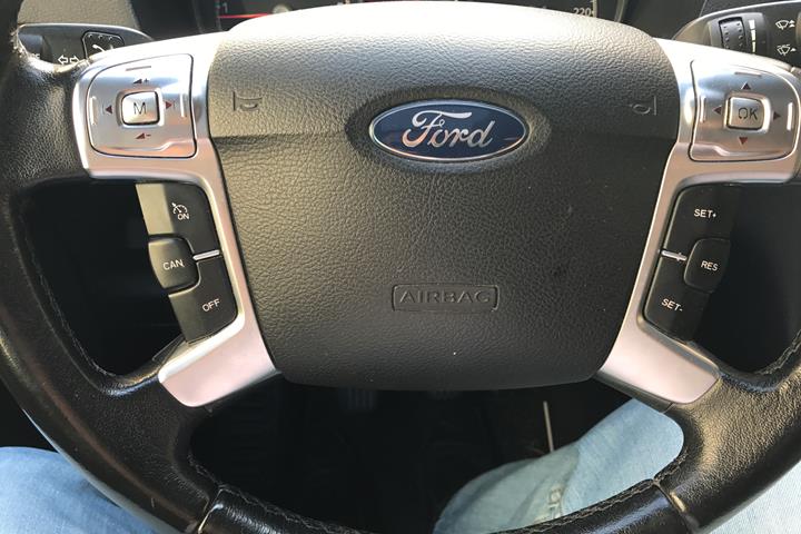 Grå Ford Galaxy fra 2007