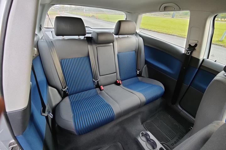 Grå VW Polo fra 2005