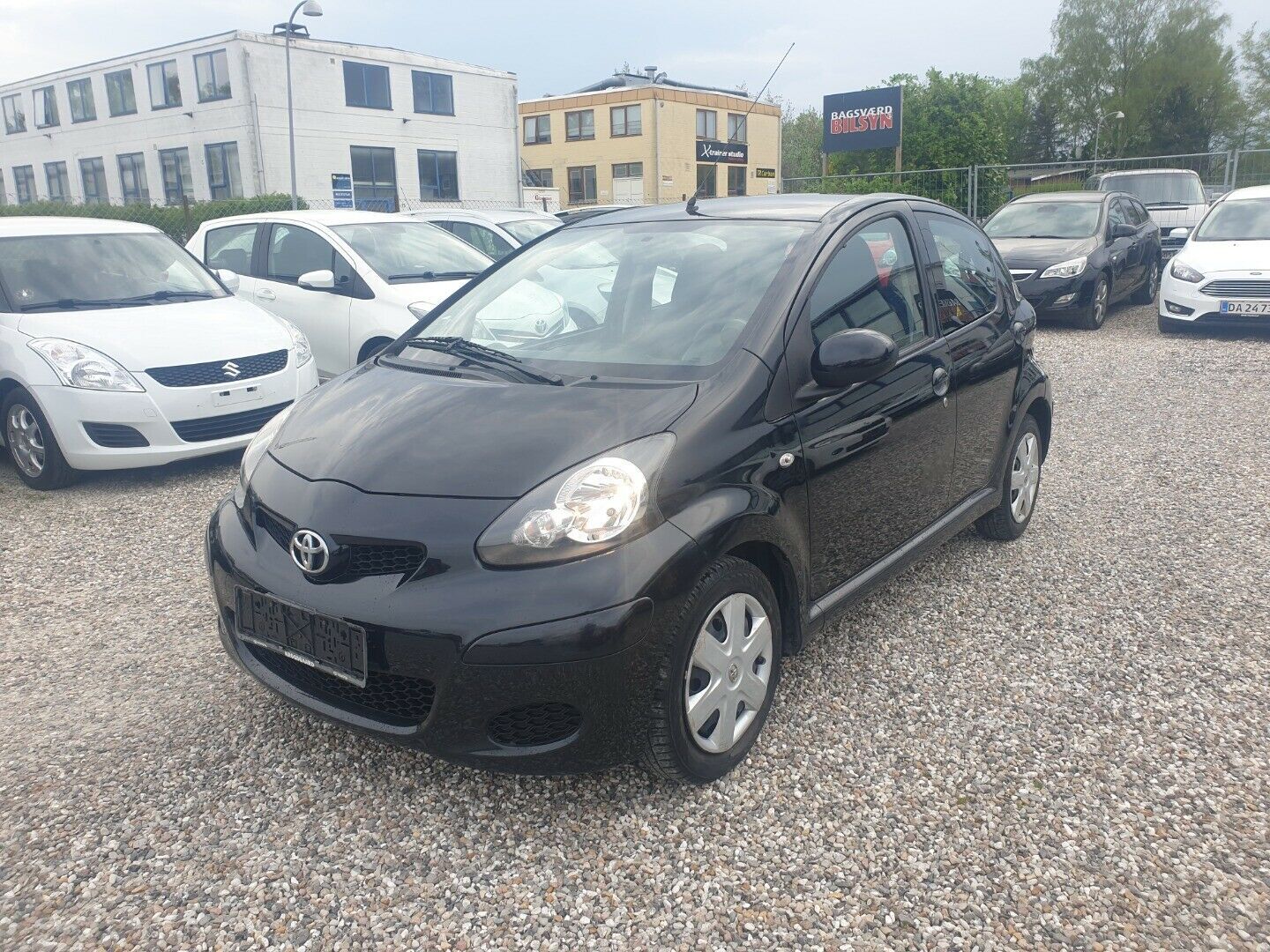 Grå Toyota Aygo fra 2010