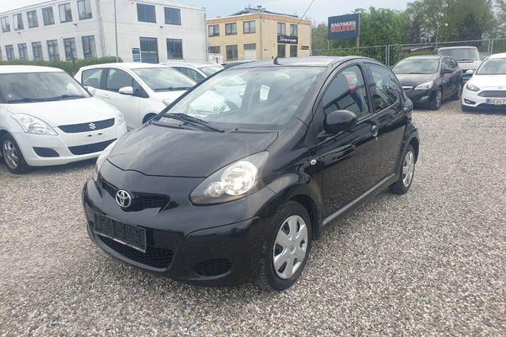 Grå Toyota Aygo fra 2010